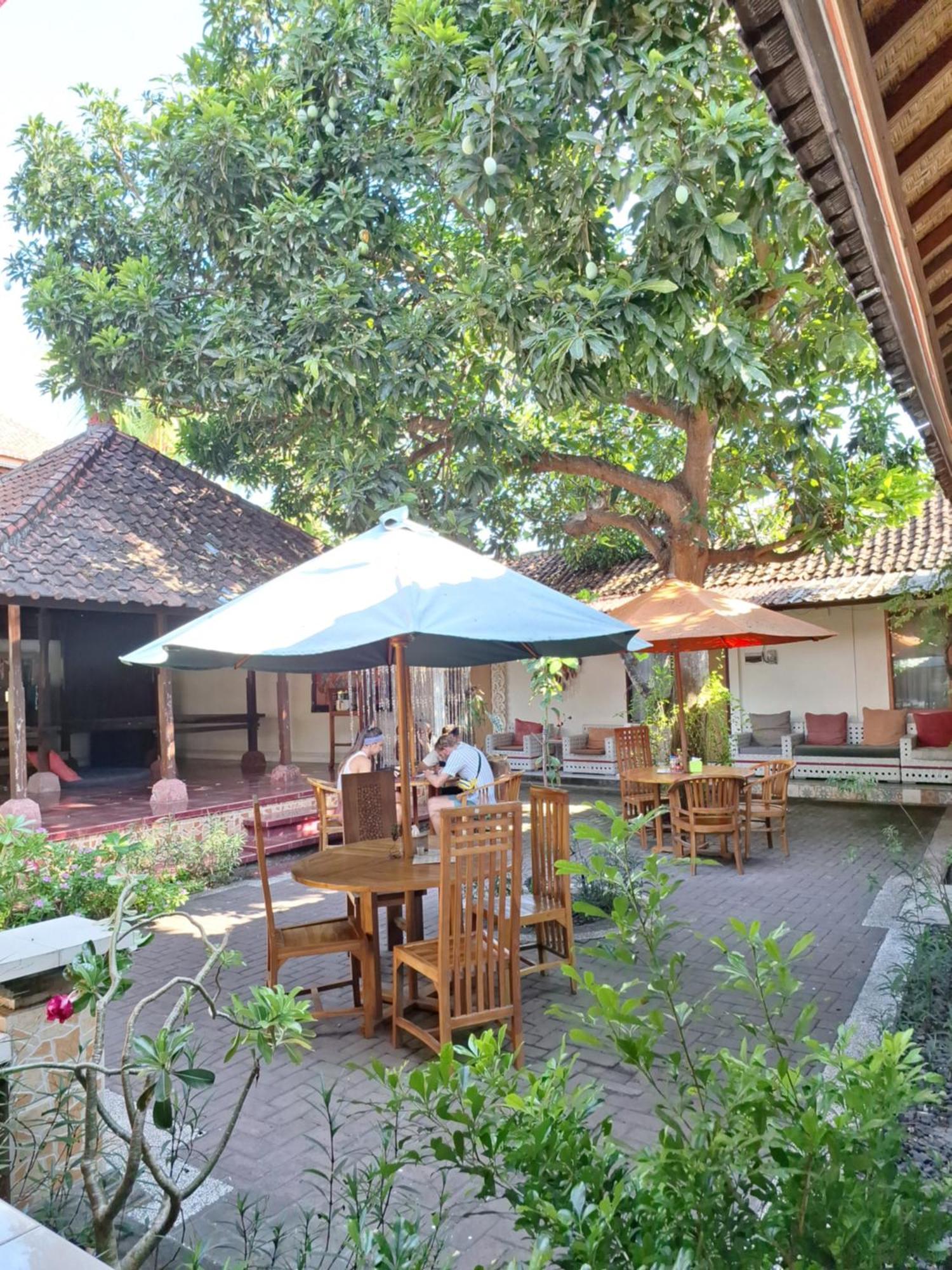 Griya Nusa Batununggul Bagian luar foto